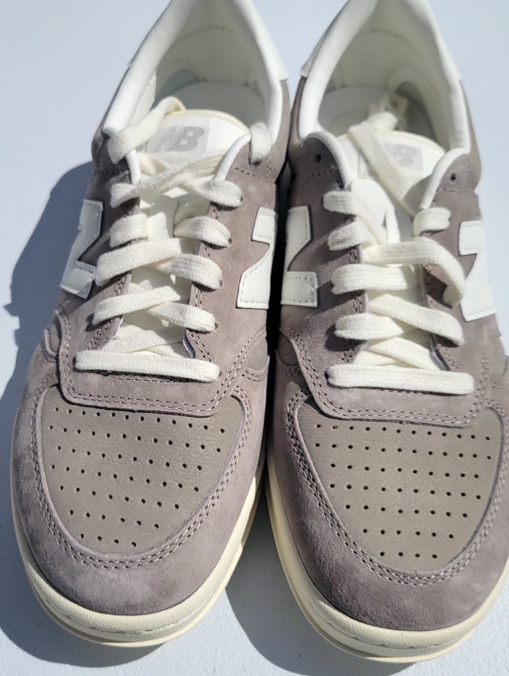 Mens Size 9 New Balance T500 sneakers in brown and white, brand new in box - Picture 10 of 16